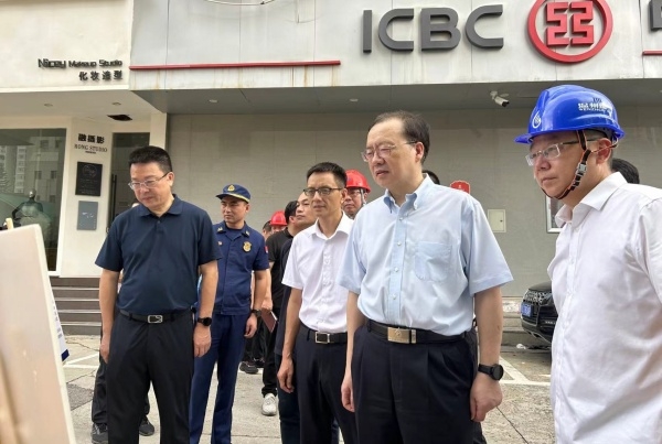 市委常委、副市長李無文節前檢查安全供氣